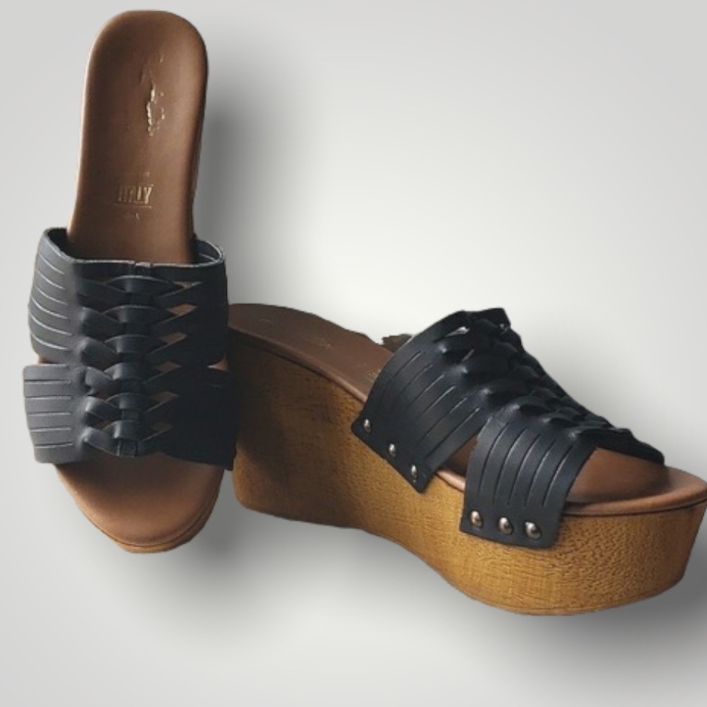 Seychelles • Italian Leather Wedge